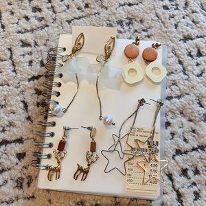4 pairs of earrings